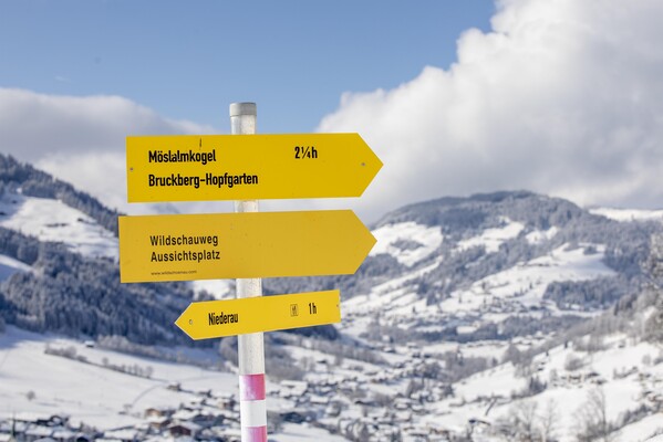  Wildschönau Blick auf Oberau Winter tief verschne