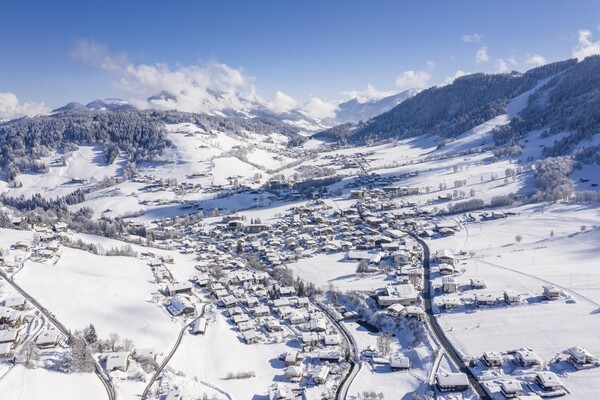 Blick auf Niederau Winter tief verschneit Wildschö